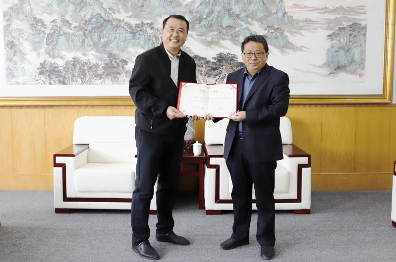 学校敦聘王超校友为客座教授